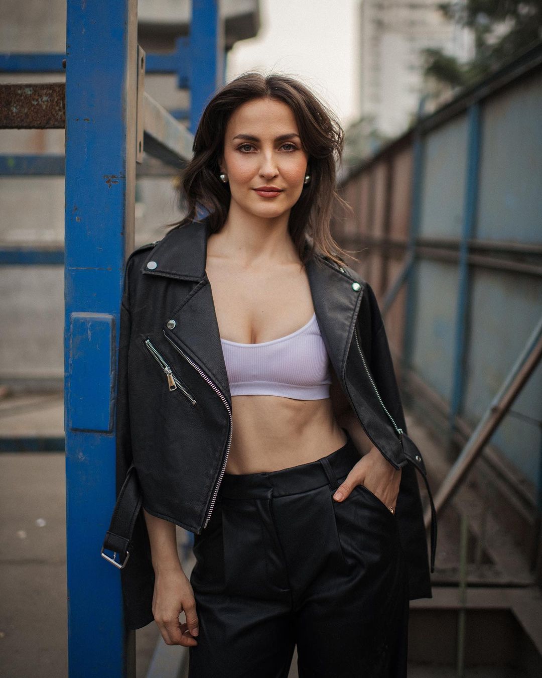 HINDI ACTRESS ELLI AVRRAM IMAGES IN BLACK SHIRT PANT 6